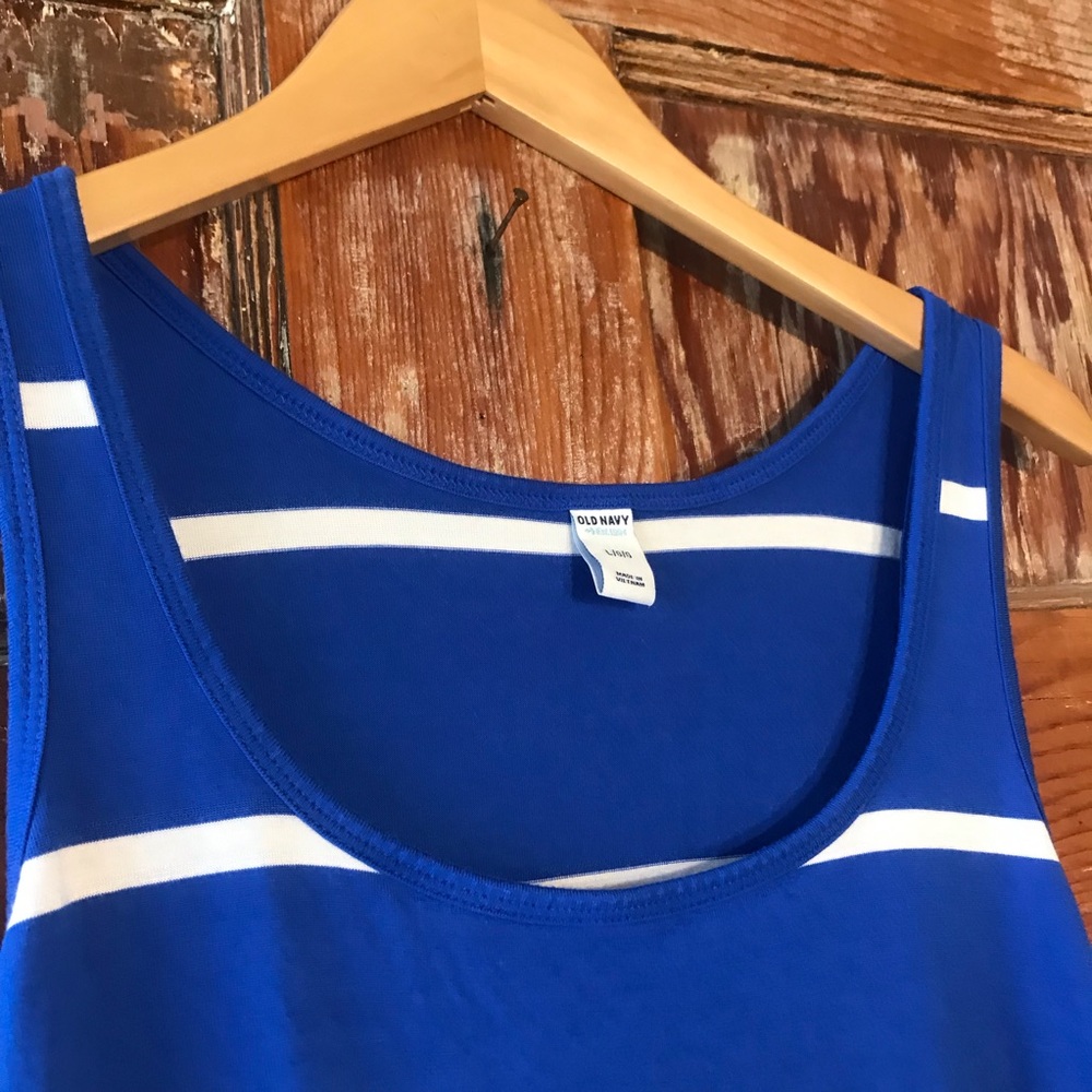Old Navy 💙blue and white stripped maxi dress